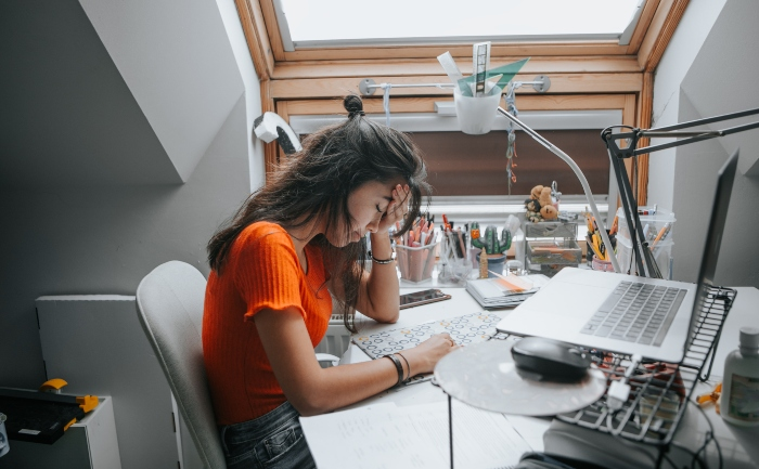 Student struggling to focus in online class